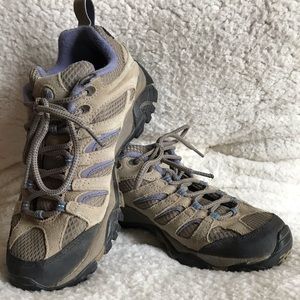 Merrell ladies hiking sneaker - 7 1/2